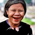 Quel grande addiction birmane donne ce sourire ravageur?